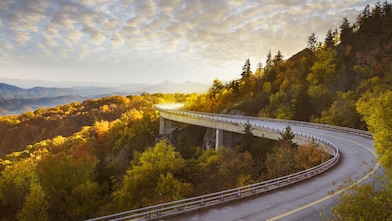 Ruta elevada en la montaña