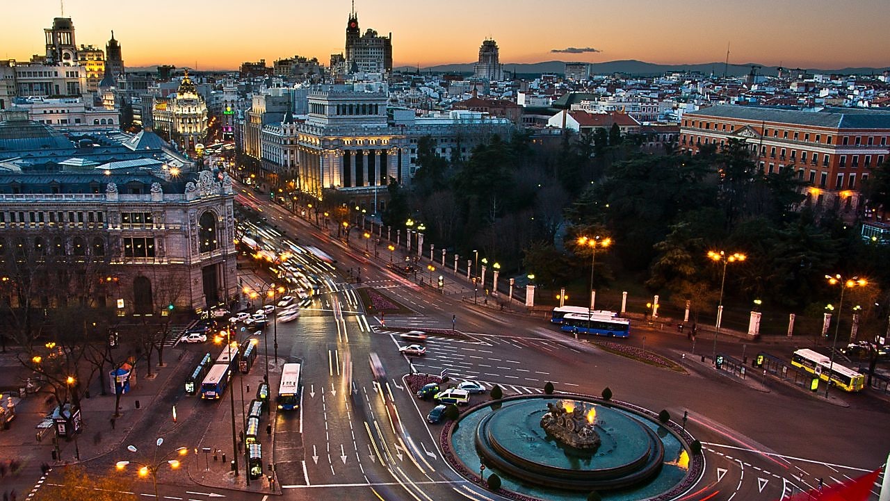 Vista aérea de la plaza Cibeles al atardecer