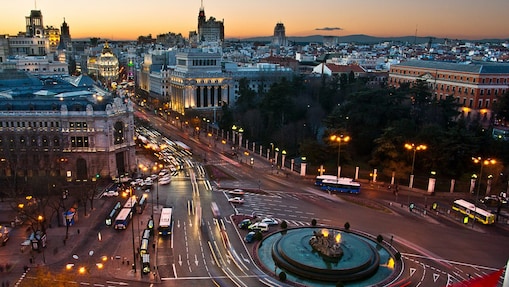 Vista aérea de la plaza Cibeles al atardecer