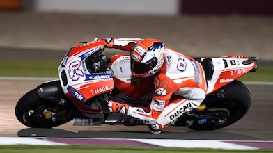 piloto de Ducati andando en una moto