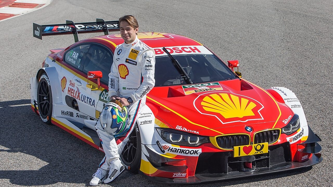 Piloto de BMW Motorsport apoyado sobre un coche que usa una fórmula de lubricante personalizada de Shell Helix 